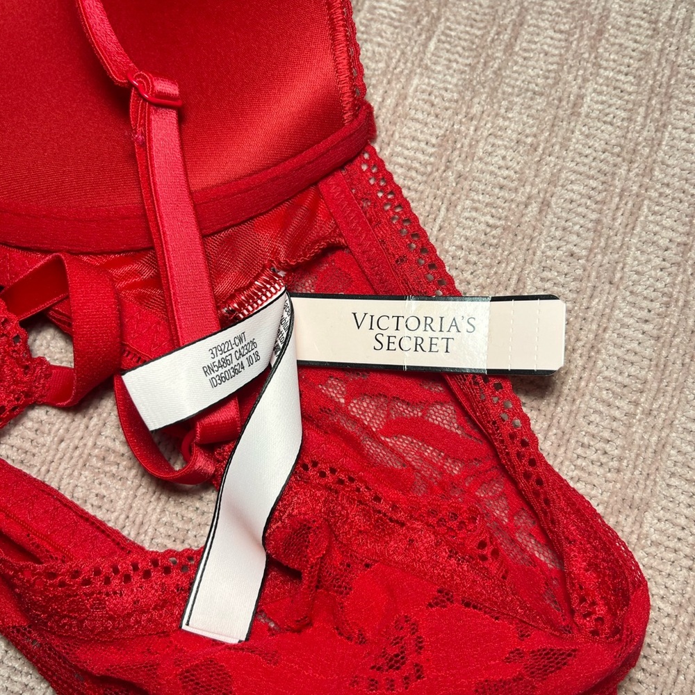 Victoria's Secret Vibrant Red Lace Bra - Picture 6 of 6